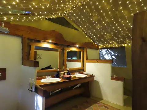 ShompoleWildernessBadezimmer.jpg