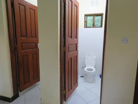 ToilettenamEingang.jpg