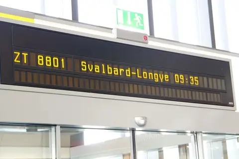 k-2018-08-01aFlugHannoverLongyearbyen04.JPG