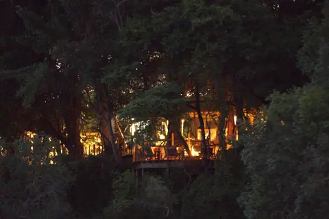 35TsowaSafariIslandSimbabwe-2.jpg