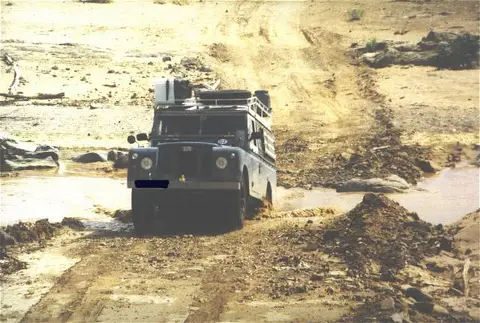 landy4-2.jpg