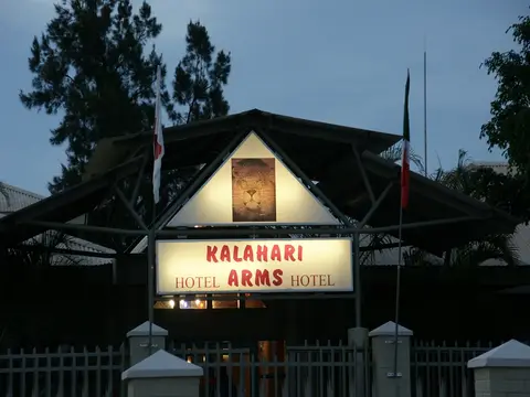 006-KalahariArmsHotel.JPG