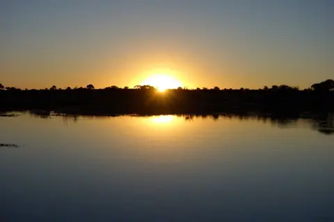 h6f0912b.jpg