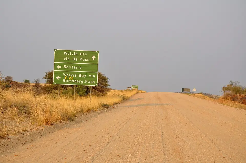 1200px-2010-09-25_07-36-18_Namibia_Khomas_Haris.jpg