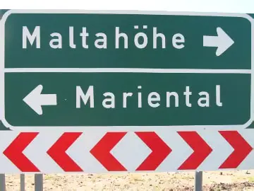 StrassenschildMaltahoeheMariental.jpg
