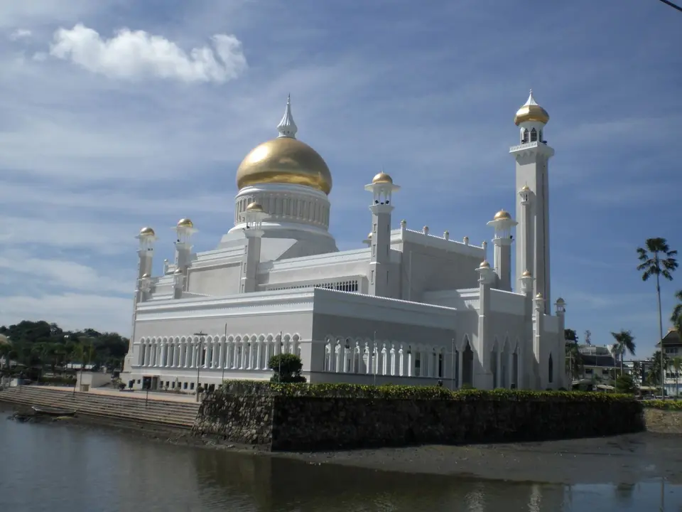 brunei_10-08_bsb-mosque2_16.JPG