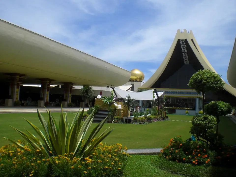 brunei_10-08_istananuruliman_16.JPG
