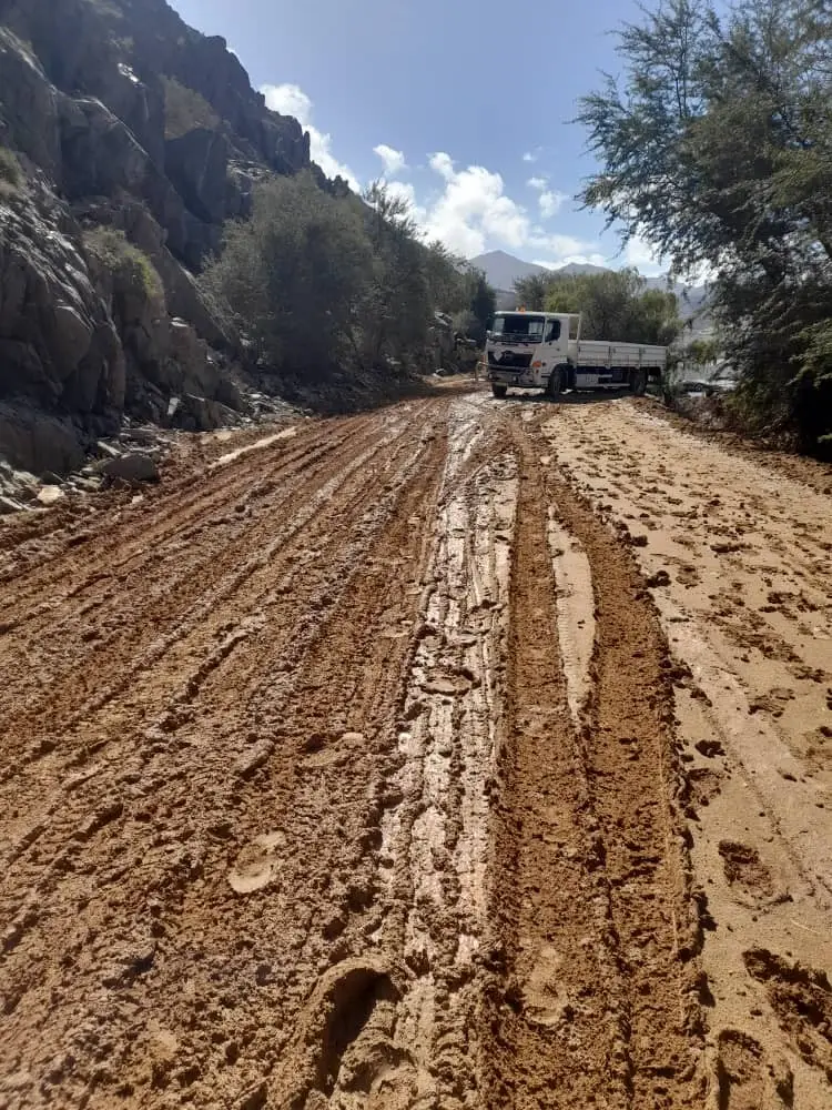 wetandslipperyconditionsonsectionsofDR212.jpg