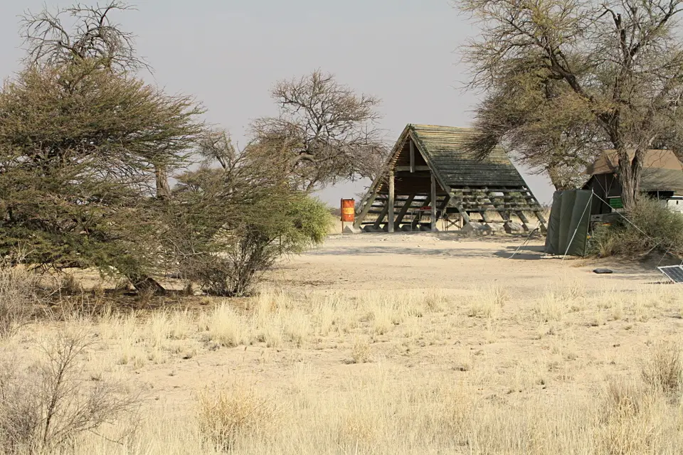 DPP_0298_MabuasehubeCamp.JPG