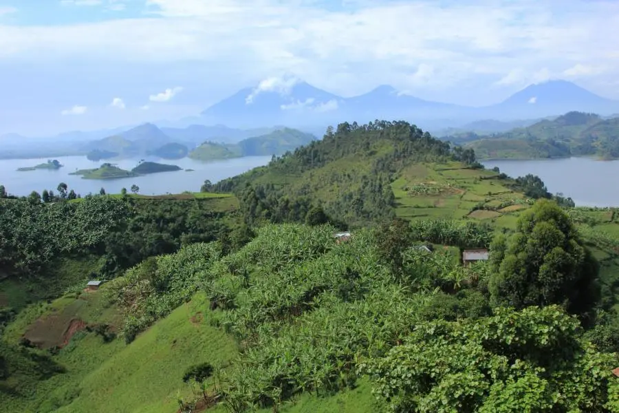 K800_LakeMutanda2.JPG