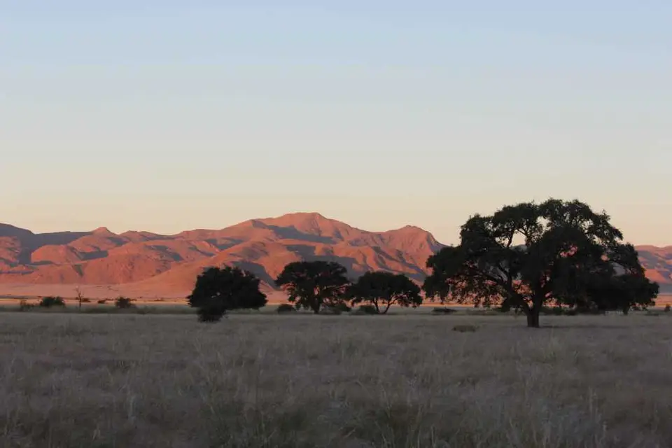 020SonnenuntergangNamibDesertLodge.jpg