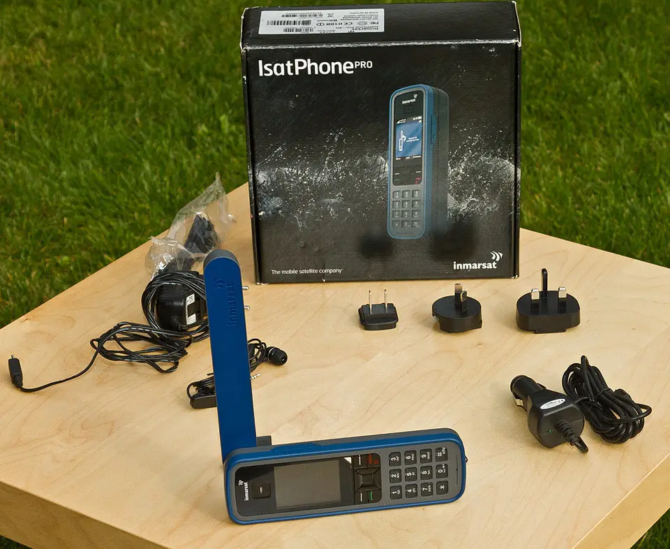 Isatphone_1.jpg