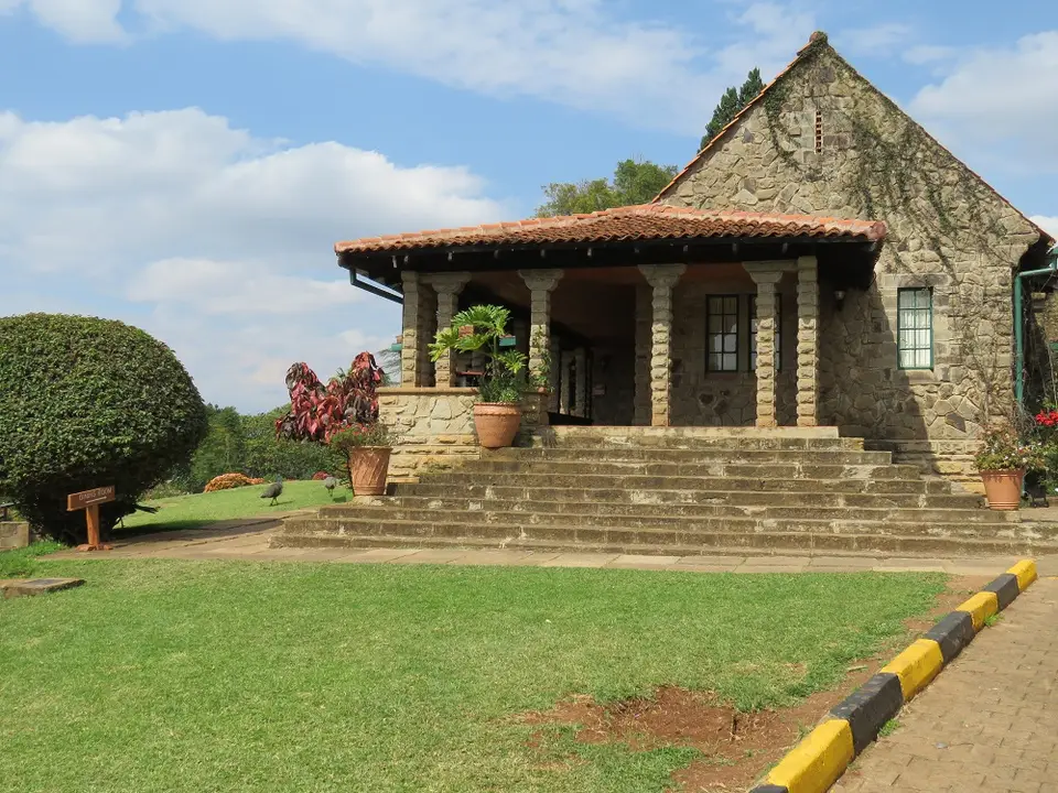 AberdareCountryClubmainhouse.jpg