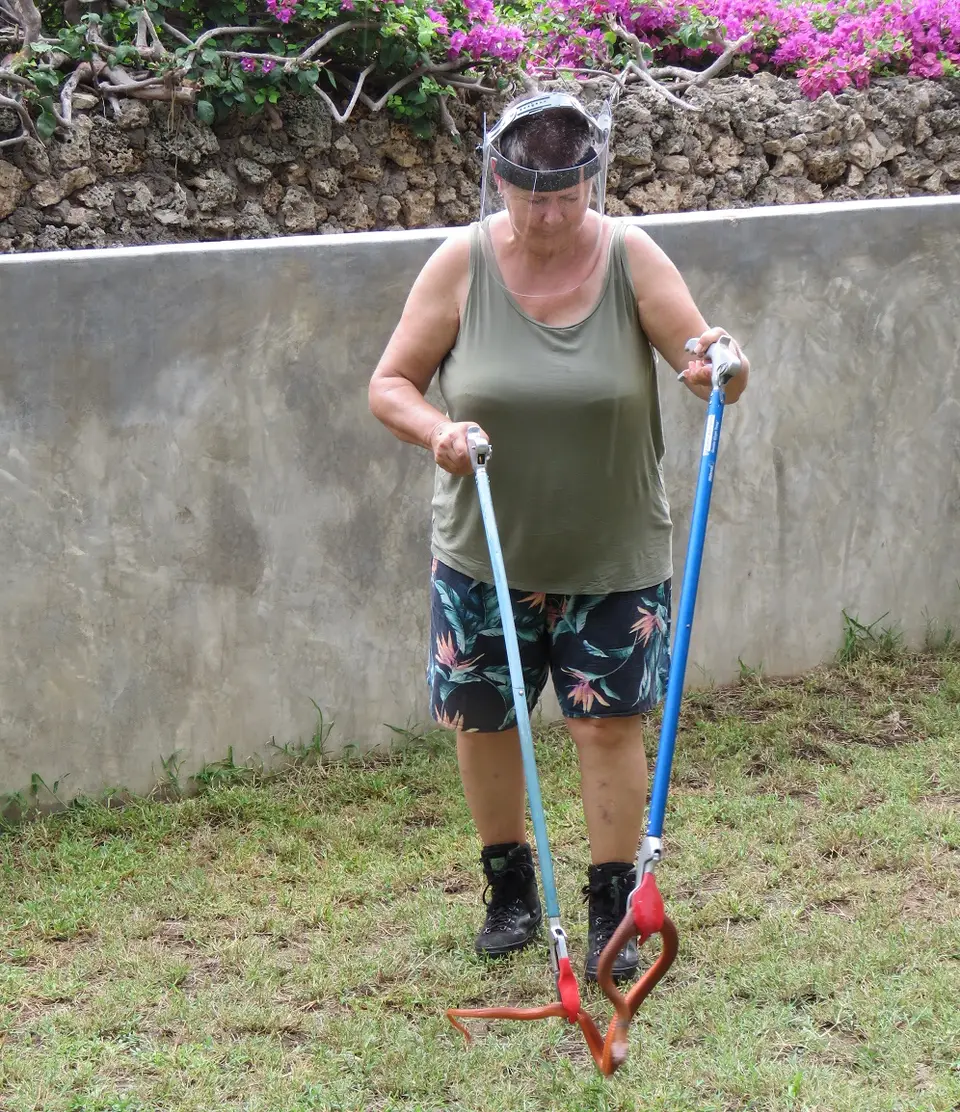 RedspittingCobrahandling2.jpg