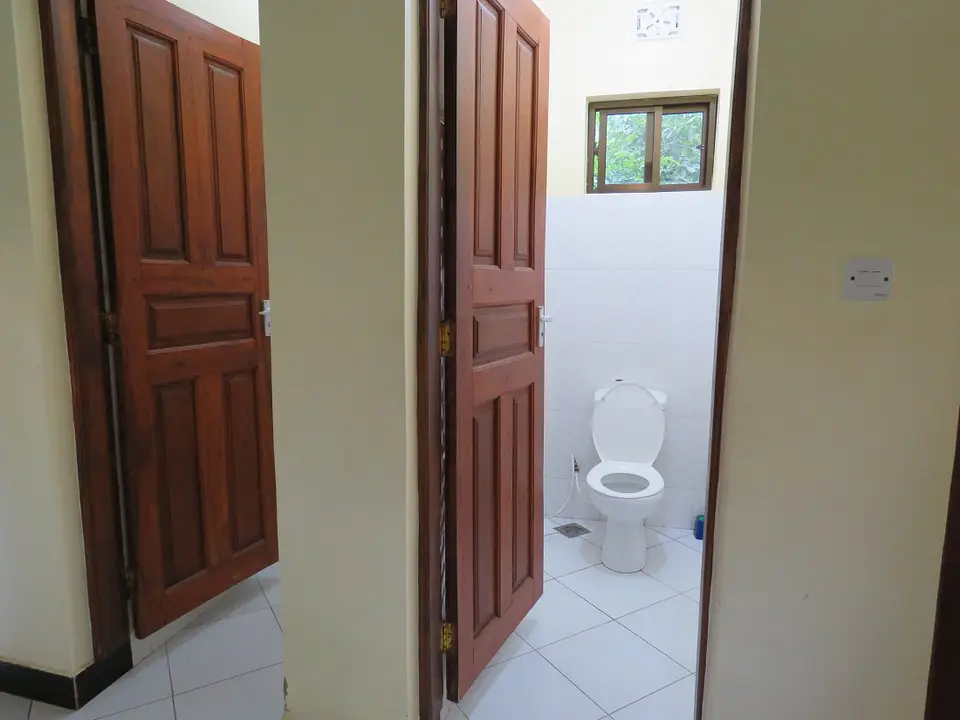 ToilettenamEingang.jpg