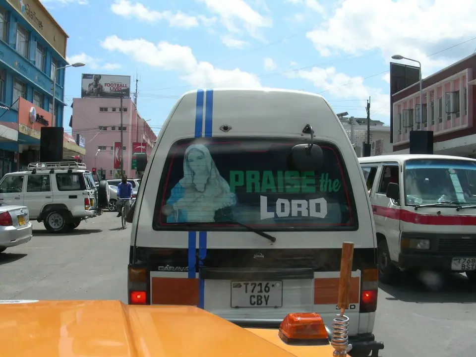 h9b8214c.JPG