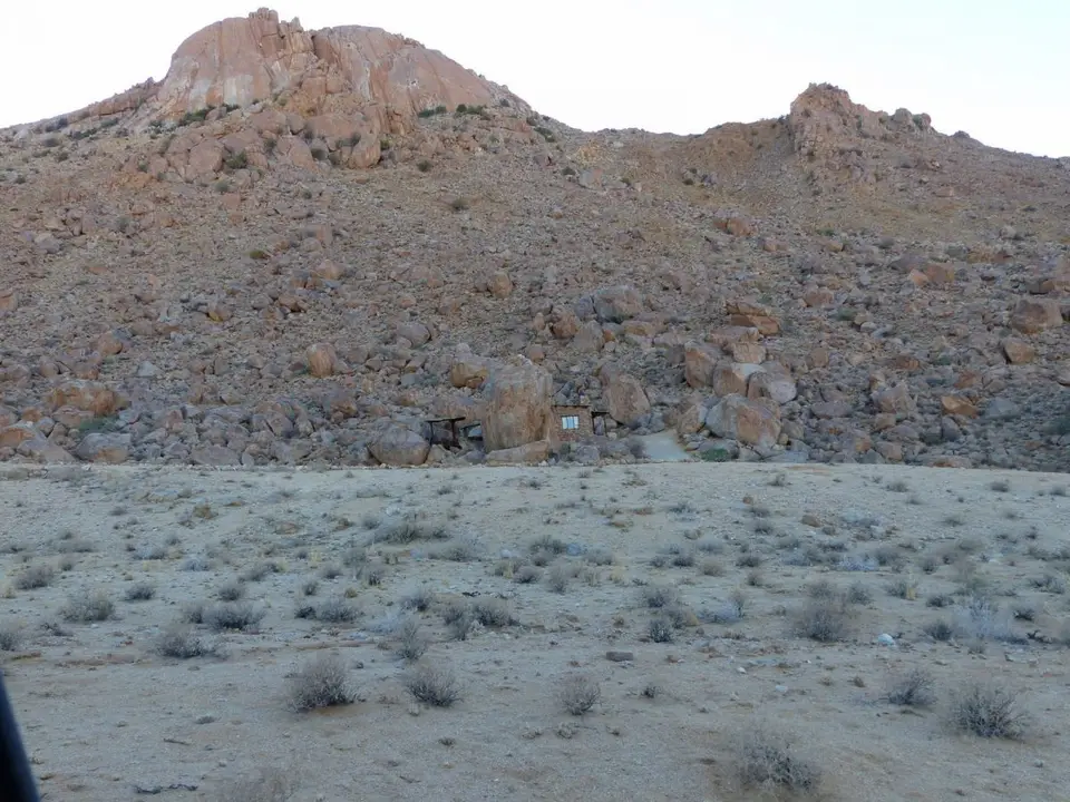 hb777e34.JPG