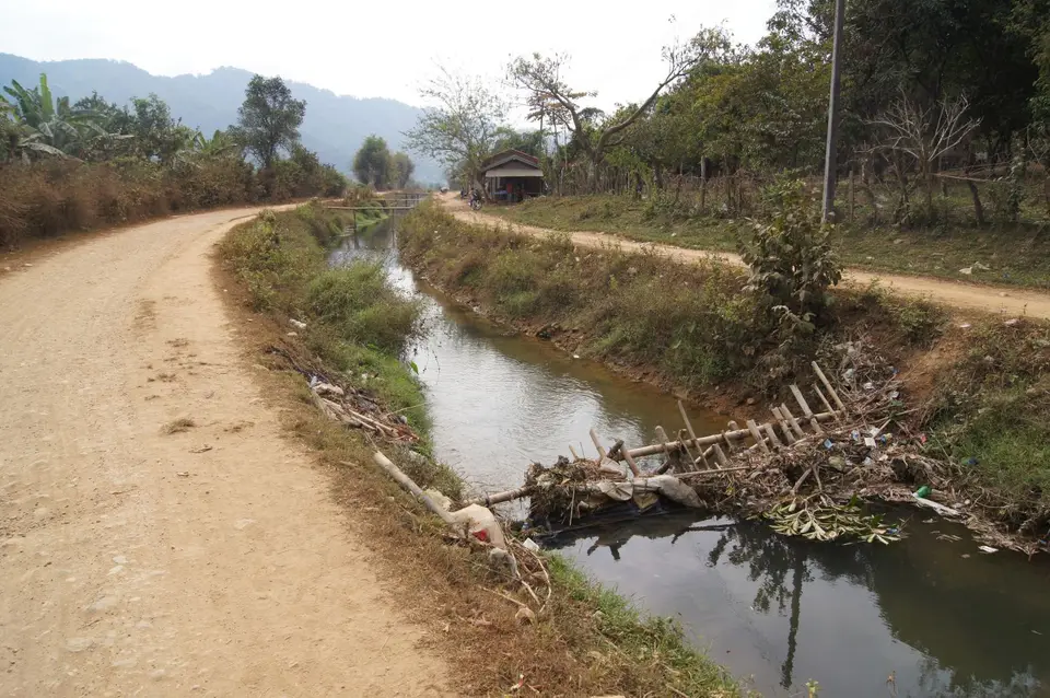 01670331-VangViengNamSongFluss.JPG