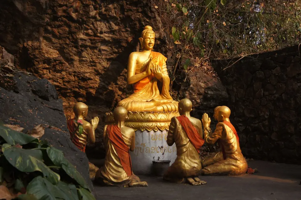 05361020-LuangPrabangWatThammothayalan-PhouSiBerg.JPG