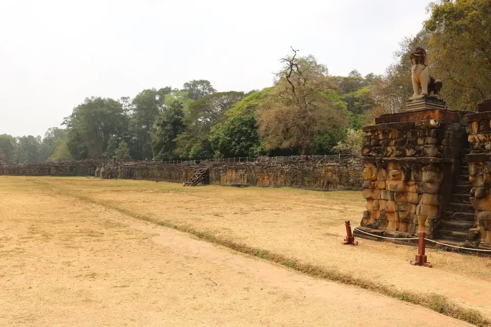 08661639-AngkorThomTerrassederElefanten.JPG