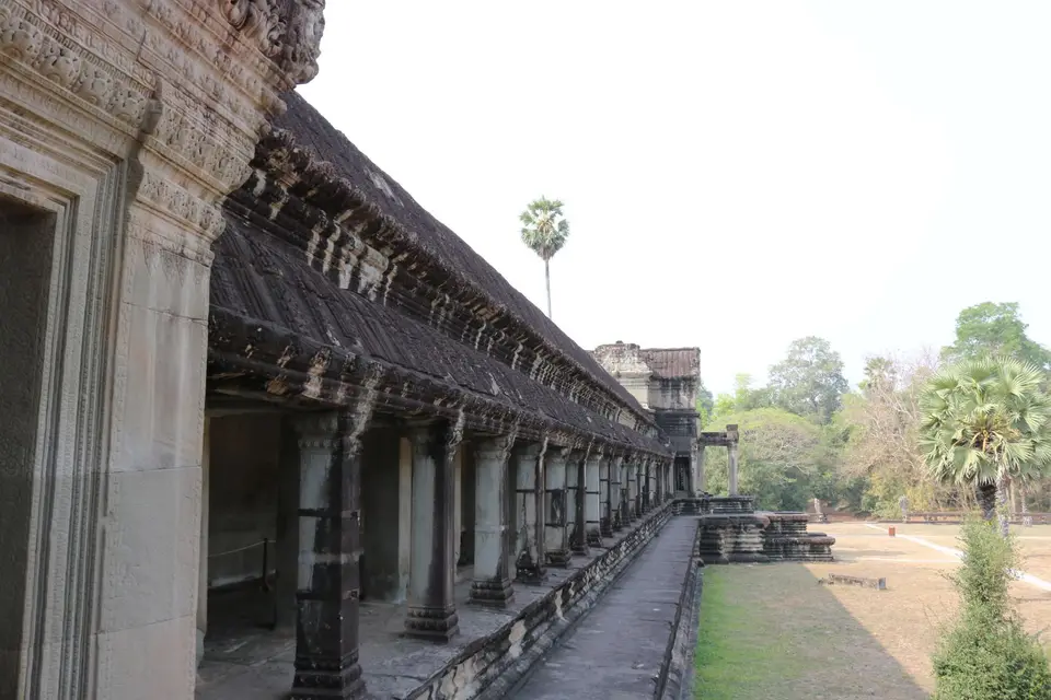 08961687-AngkorWatGallerie(Länge800Meter).JPG