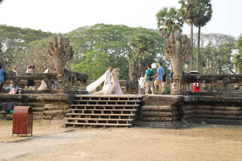 09501793-AngkorWatHochzeitspaar.JPG