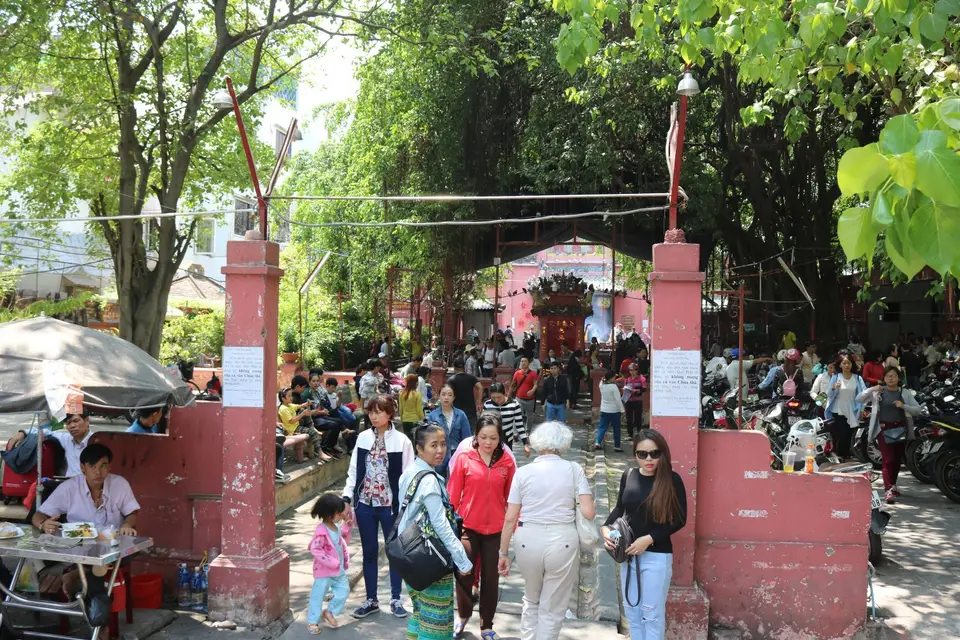 13602461-SaigonTempelderJadekaisers.JPG