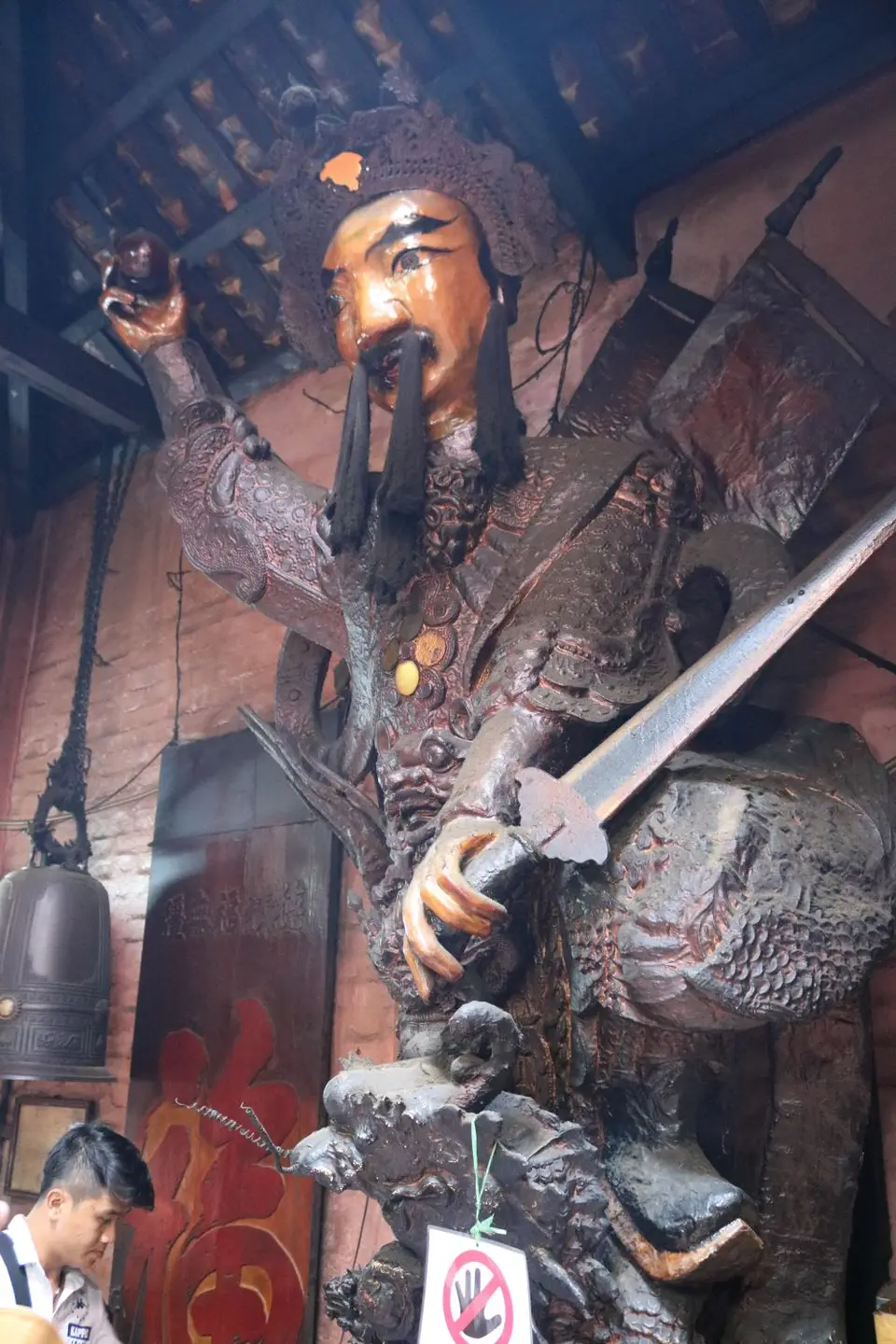 13682473-SaigonTempelderJadekaisers.JPG