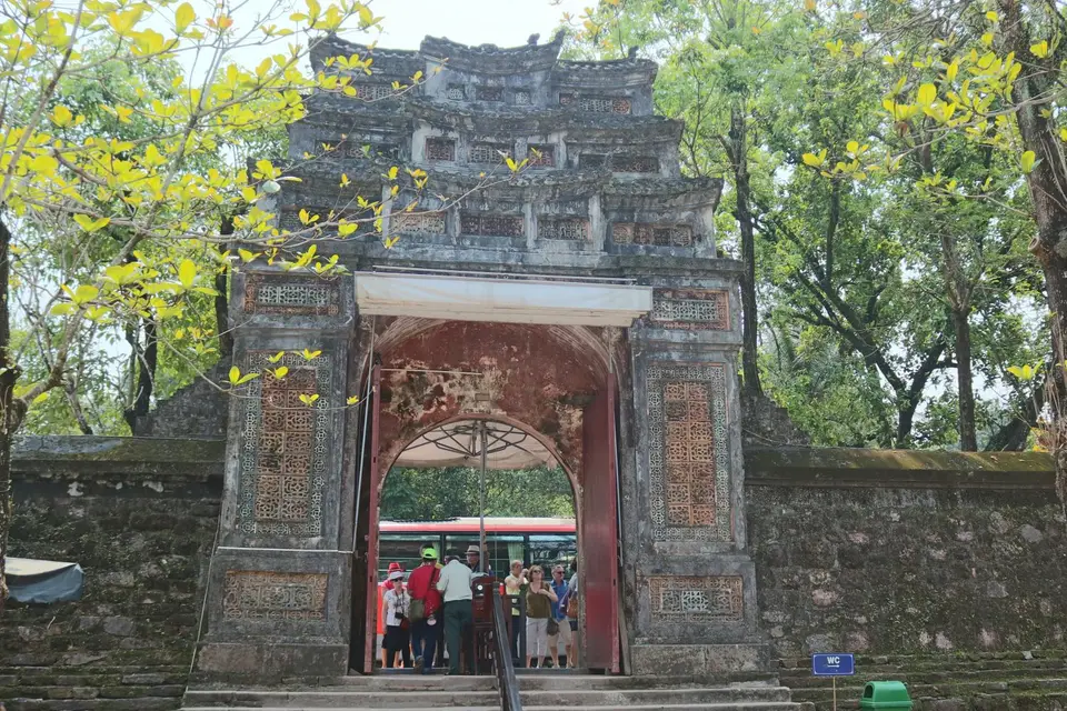 14682634-HueLăngTựĐứcTuDucGrabmal.JPG