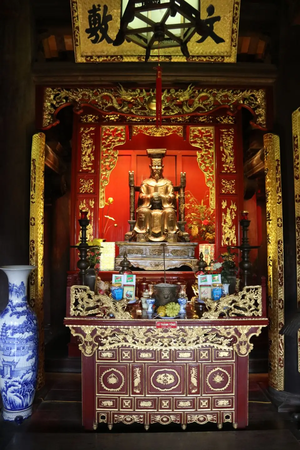 18503256-HanoiLiteraturtempelKhai-Thanh-TempelStatuedesKönigsLeThanhTong.JPG