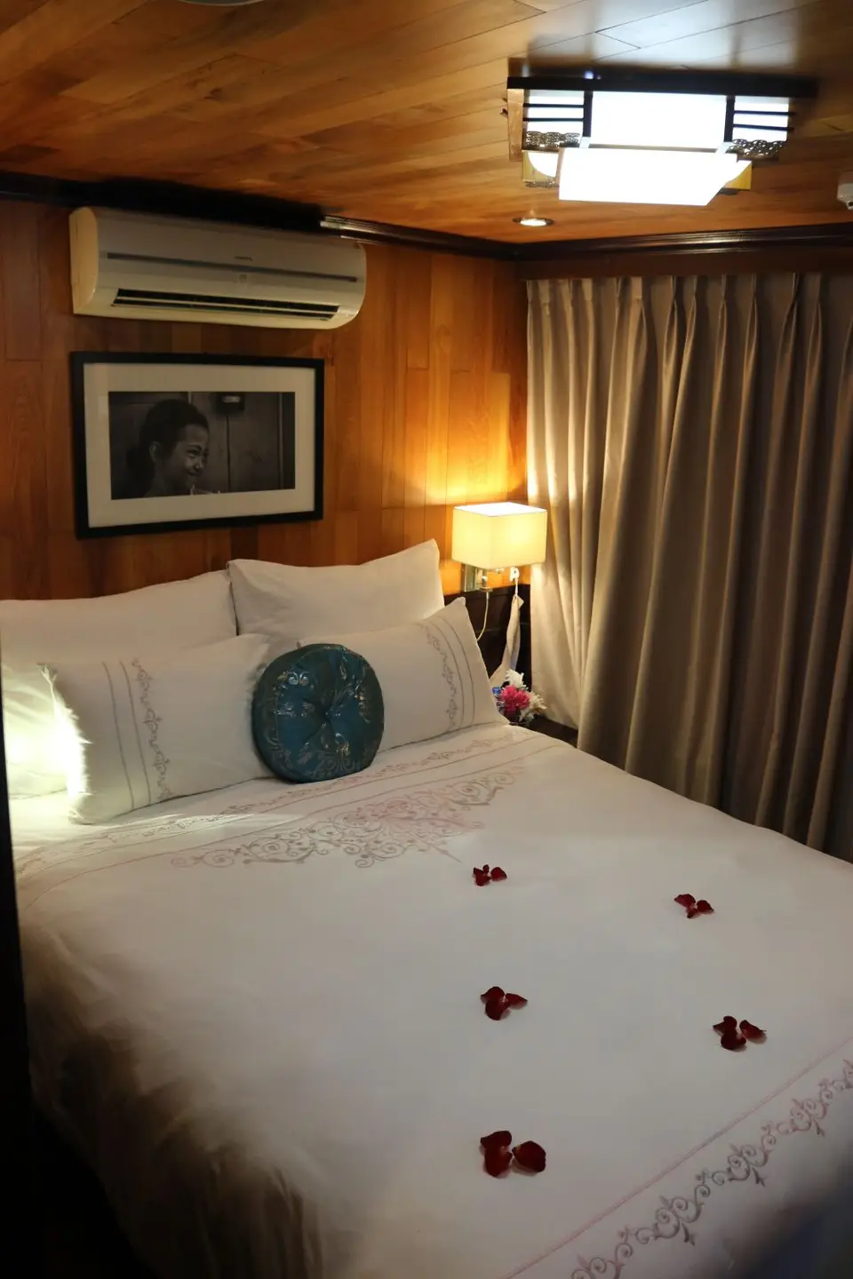 19113341-HalongBuchtAphroditeCruise.JPG