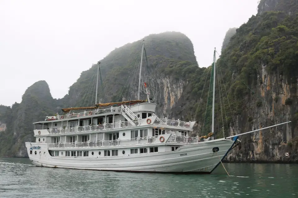 19663424-HalongBuchtAphroditeCruise.JPG