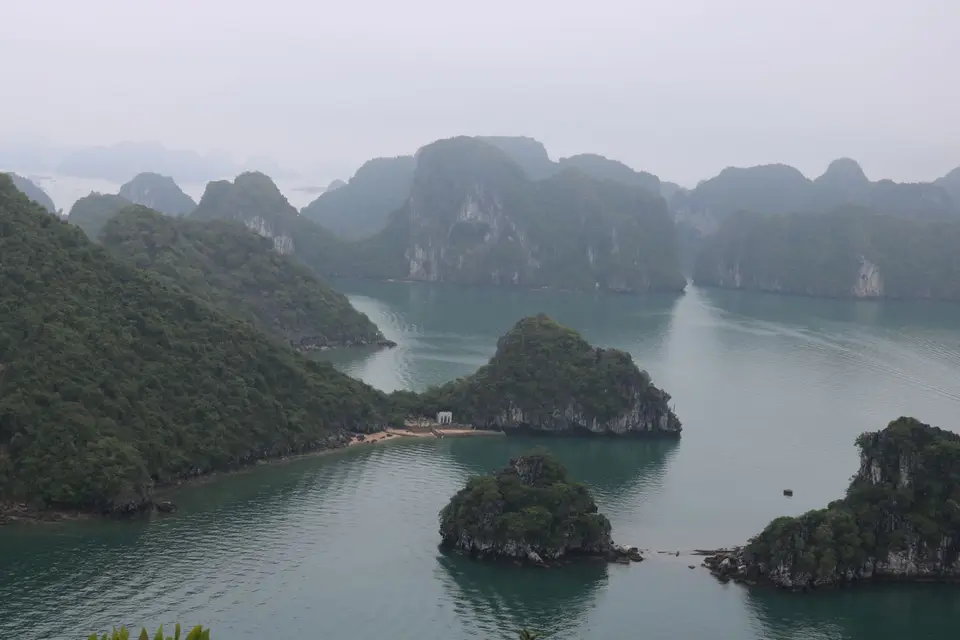 20643627-HalongBuchtTiTopIsland.JPG