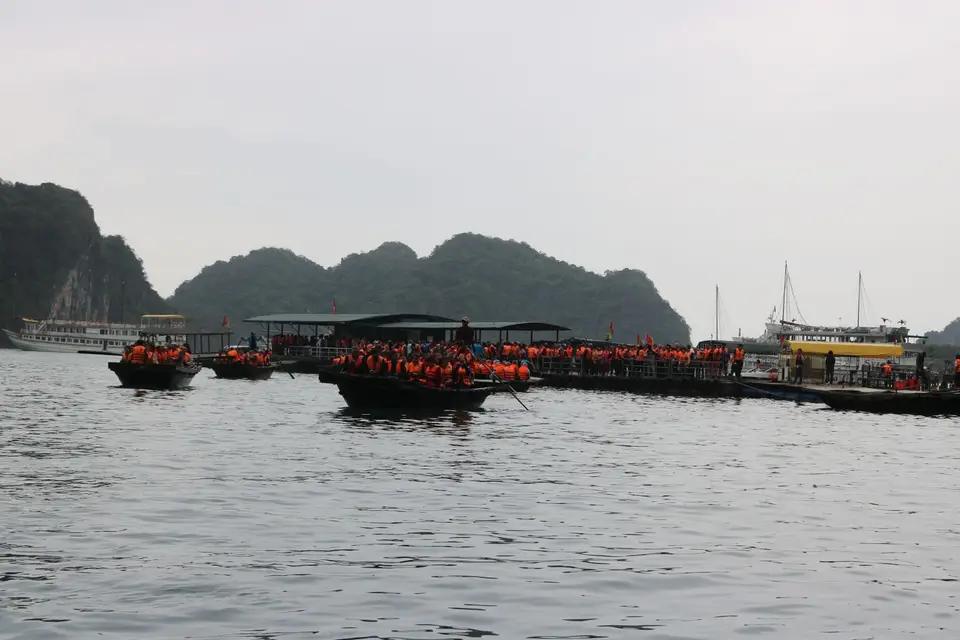 21113716-HalongBuchtHangLuonBucht.JPG