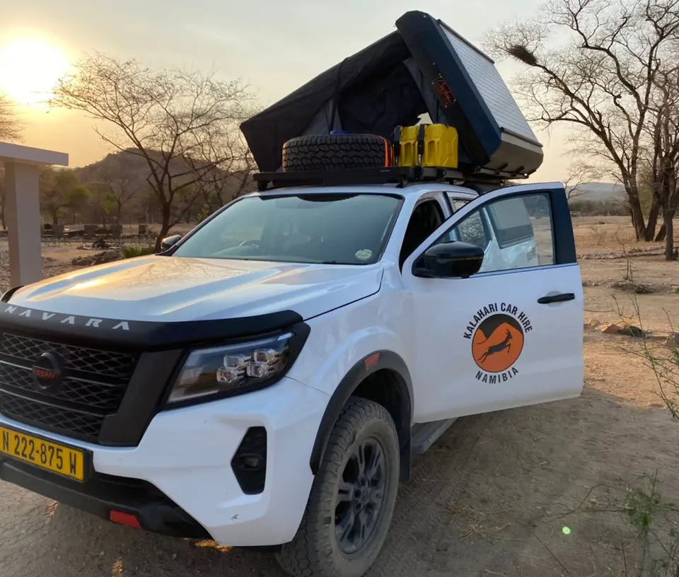 NissanNavaraPro4Xwith2.2x2.4mhydraulichardshellrooftent_2.png