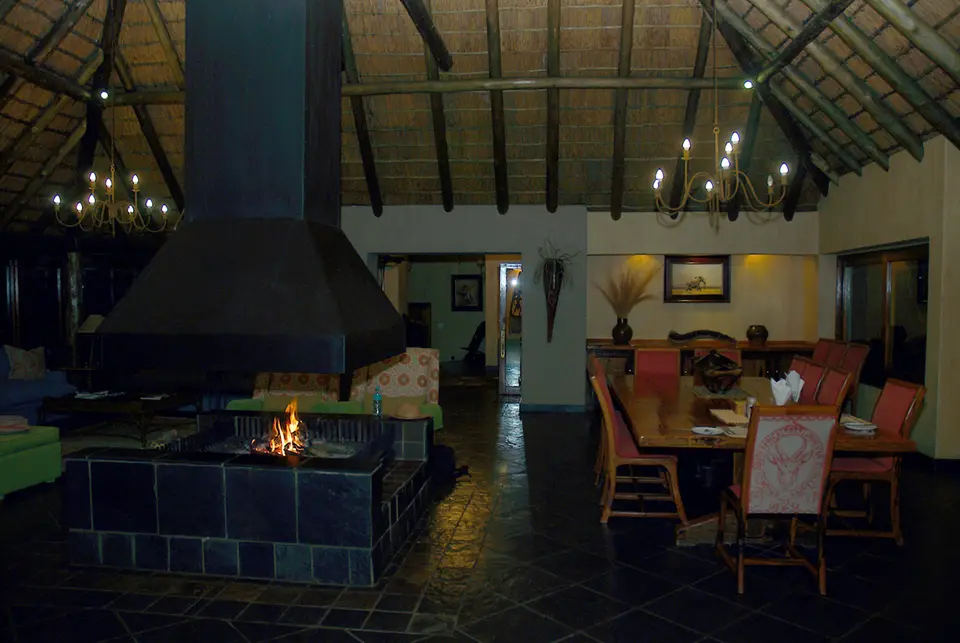 13DinnerTable.jpg