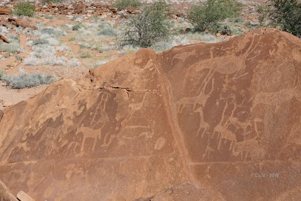 40-twyfelfontein.jpg