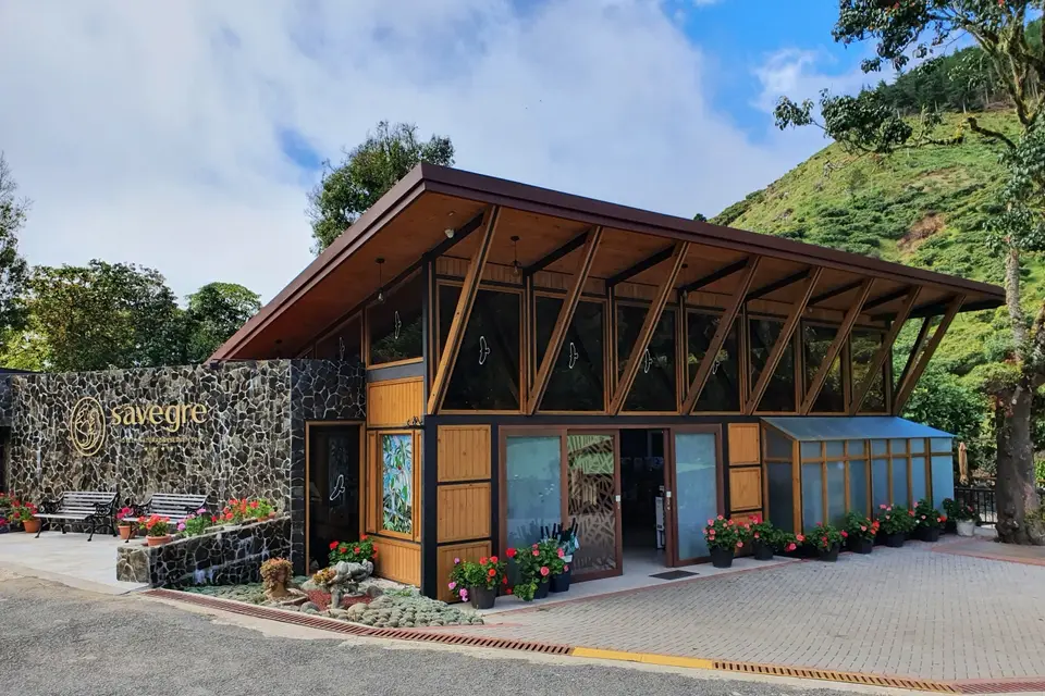 092QuetzalesNPSavegreHotel.jpg