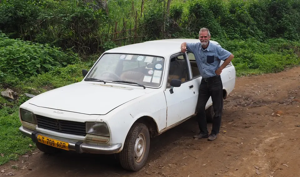 092TansaniaNov2020UsambaraGebirge-AusflugindenRegenwaldmitPeugeot504Bj1978.JPG