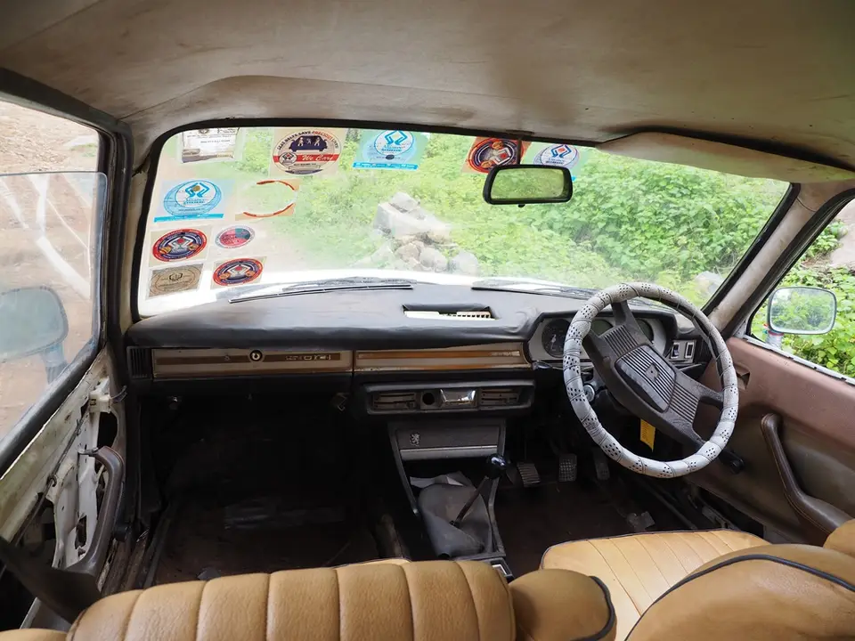 093TansaniaNov2020UsambaraGebirge-AusflugindenUrwaldmitPeugeot504Bj1978.JPG