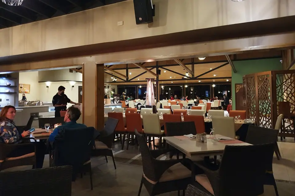 190QuetzalesNPSavegreHotel.jpg