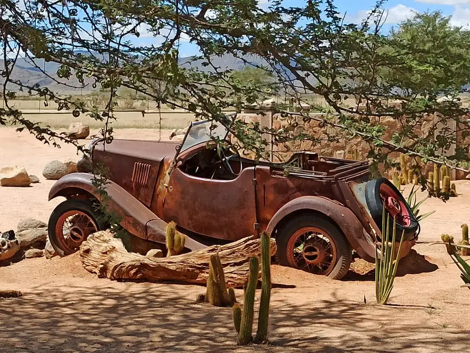 NamibiaSilviaHandy(413).JPG