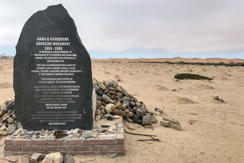 w_genocide_monument.jpg