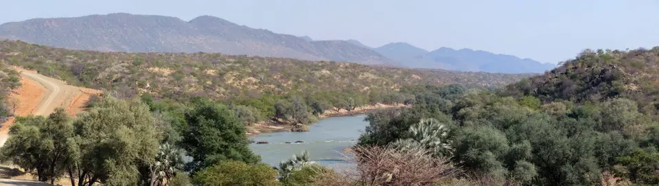 06.01LandschaftamKunene06.jpg