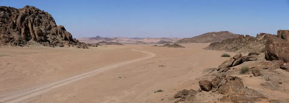 k-11.04LandschaftaufdemWegzumundamKhumib24.jpg