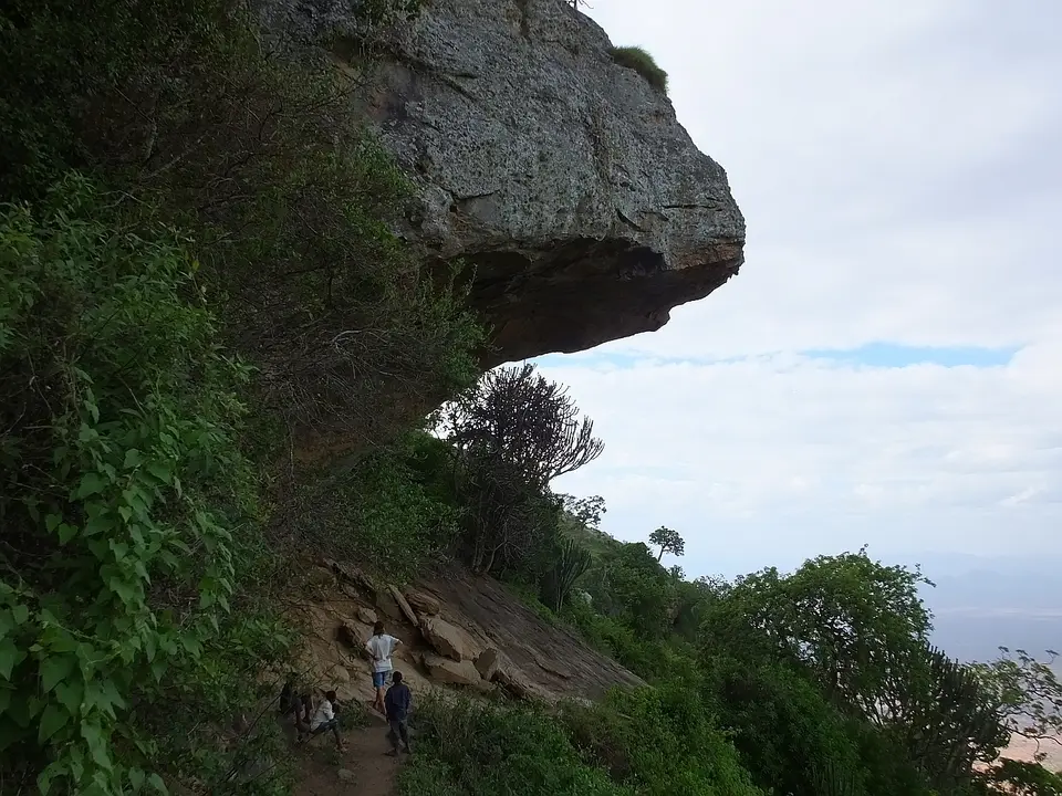 026Felsüberhang.jpg