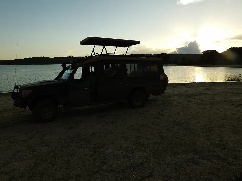 086SonnenuntergangAutoSelous.jpg