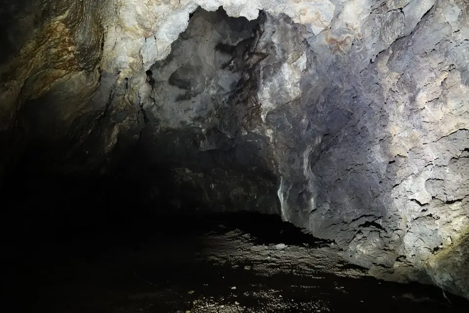 098ShetaniLavaCave.JPG