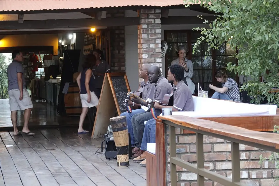 453Liveband.jpg