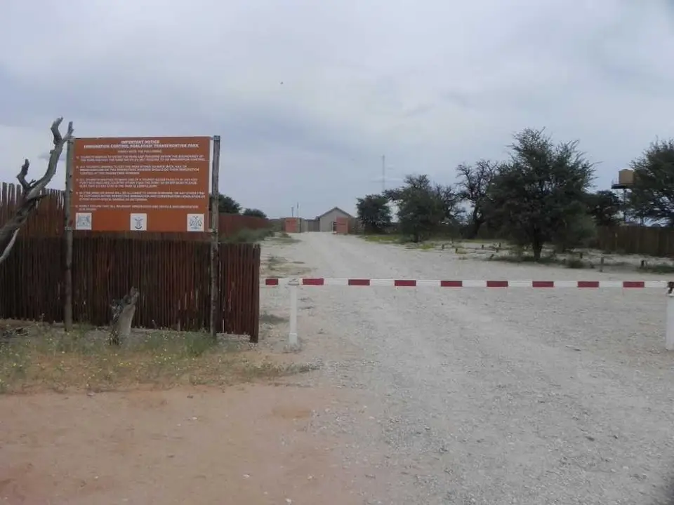 GrenzbertrittnachNamibia.JPG